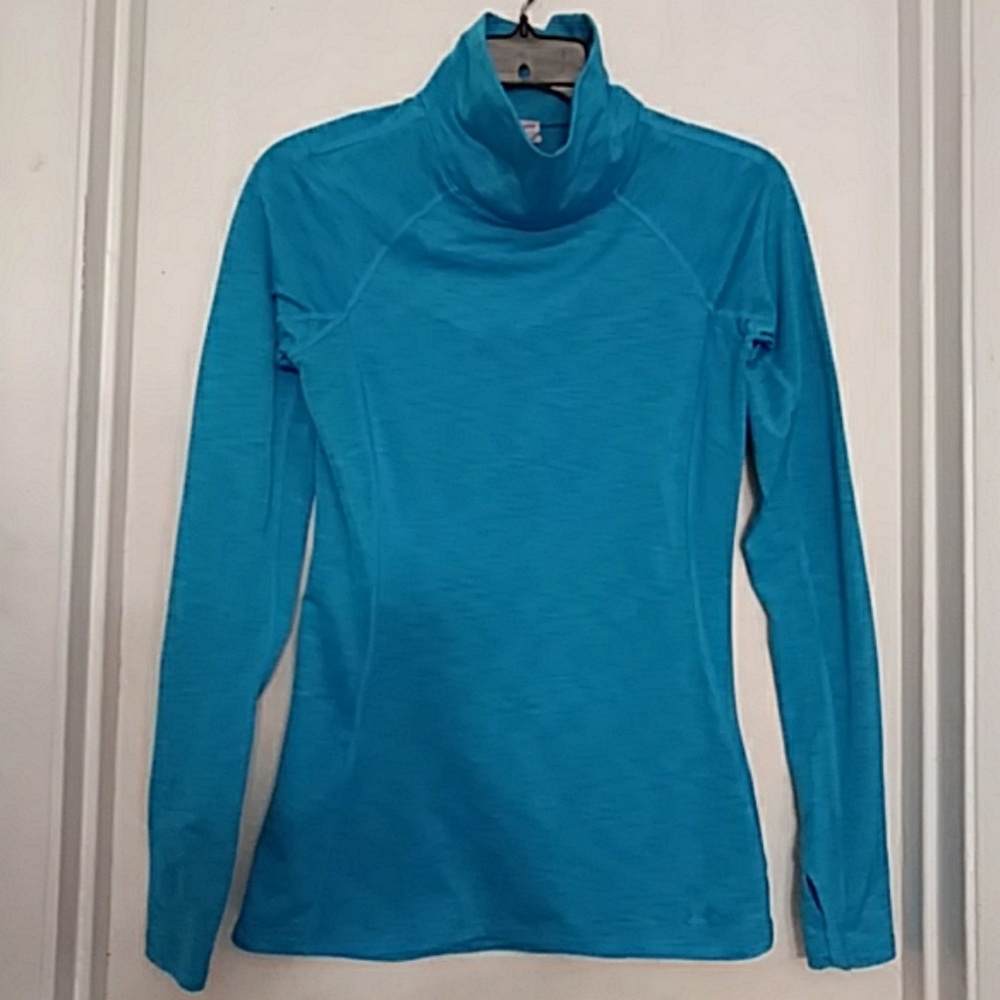UNDER ARMOUR ATHLETIC TOP